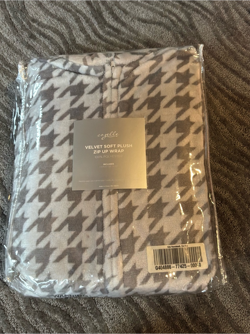 Cozee Velvet Soft Plush Zip Up Wrap - Gray & White Houndstooth